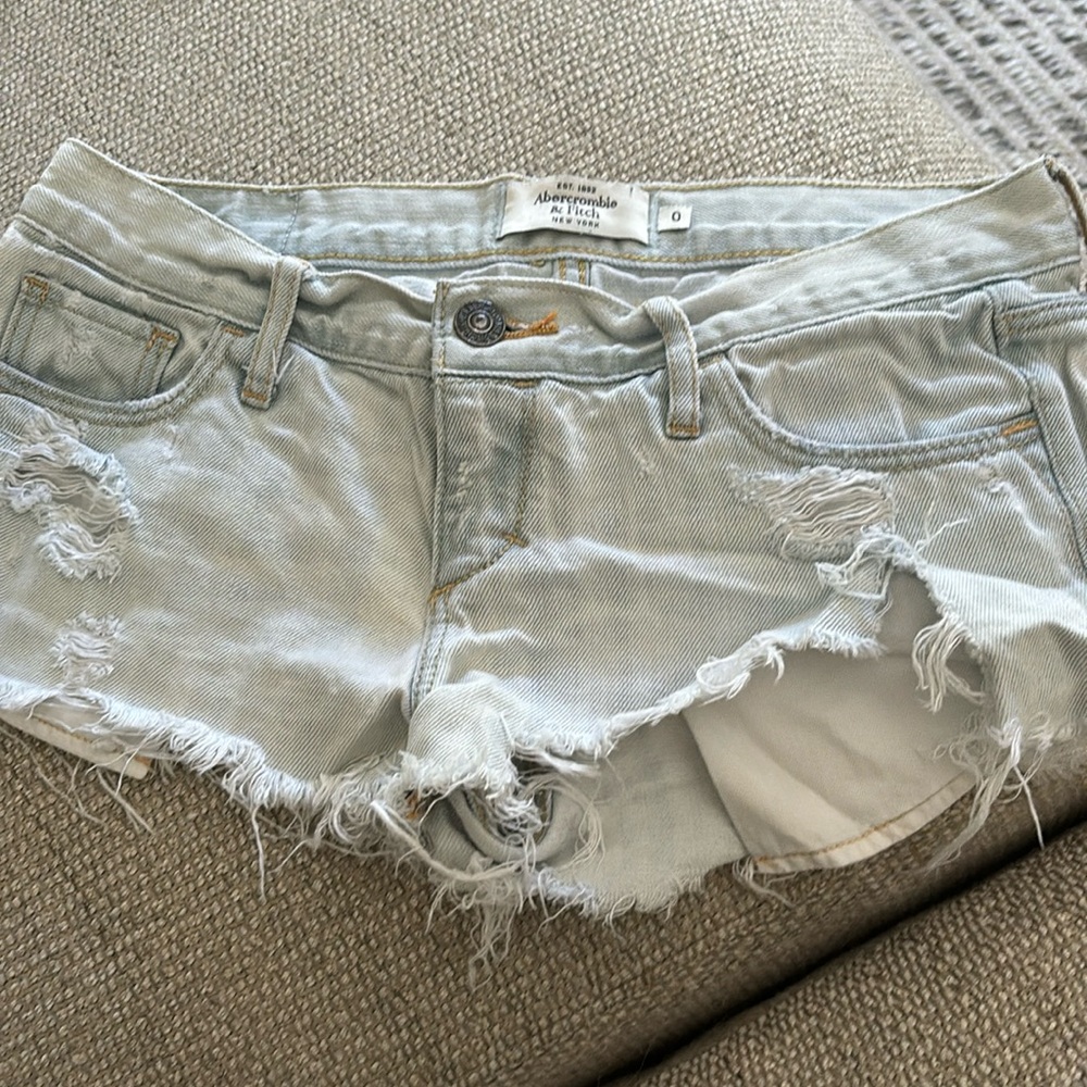 Abercrombie & Fitch like new light denim distressed shorts
